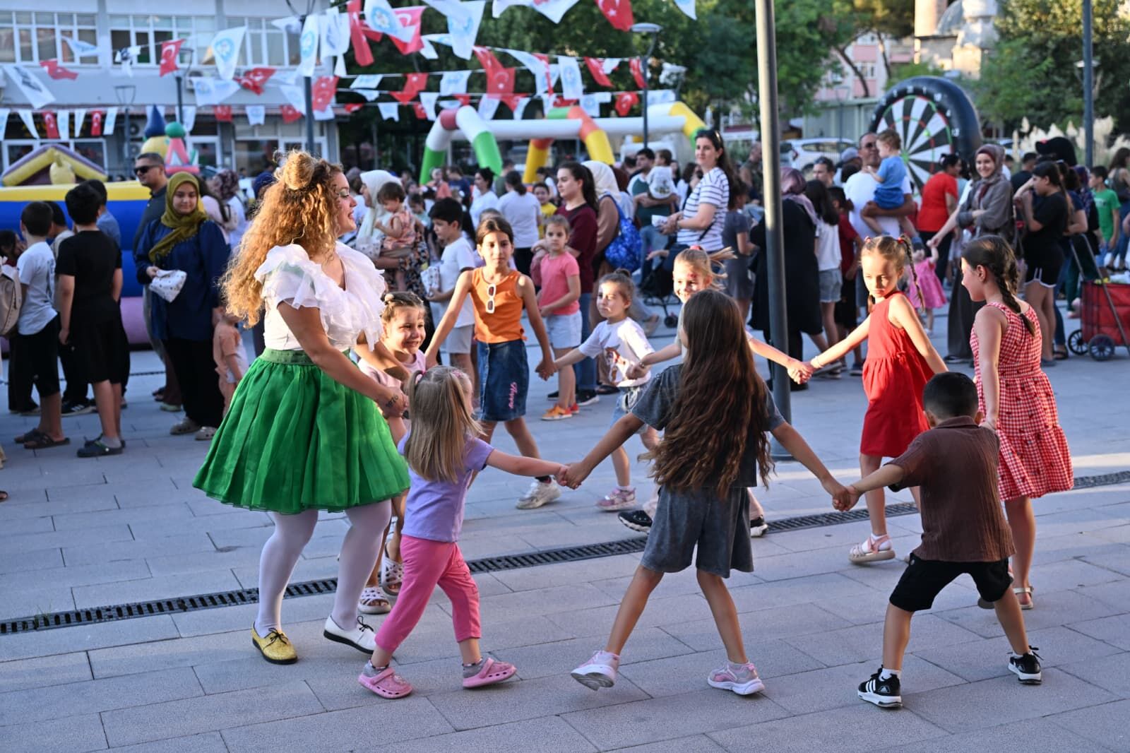 Manisa Büyükşehir’in Çocuk Şenlikleri Saruhanlı’da Yüzleri Gülümsetti (6)