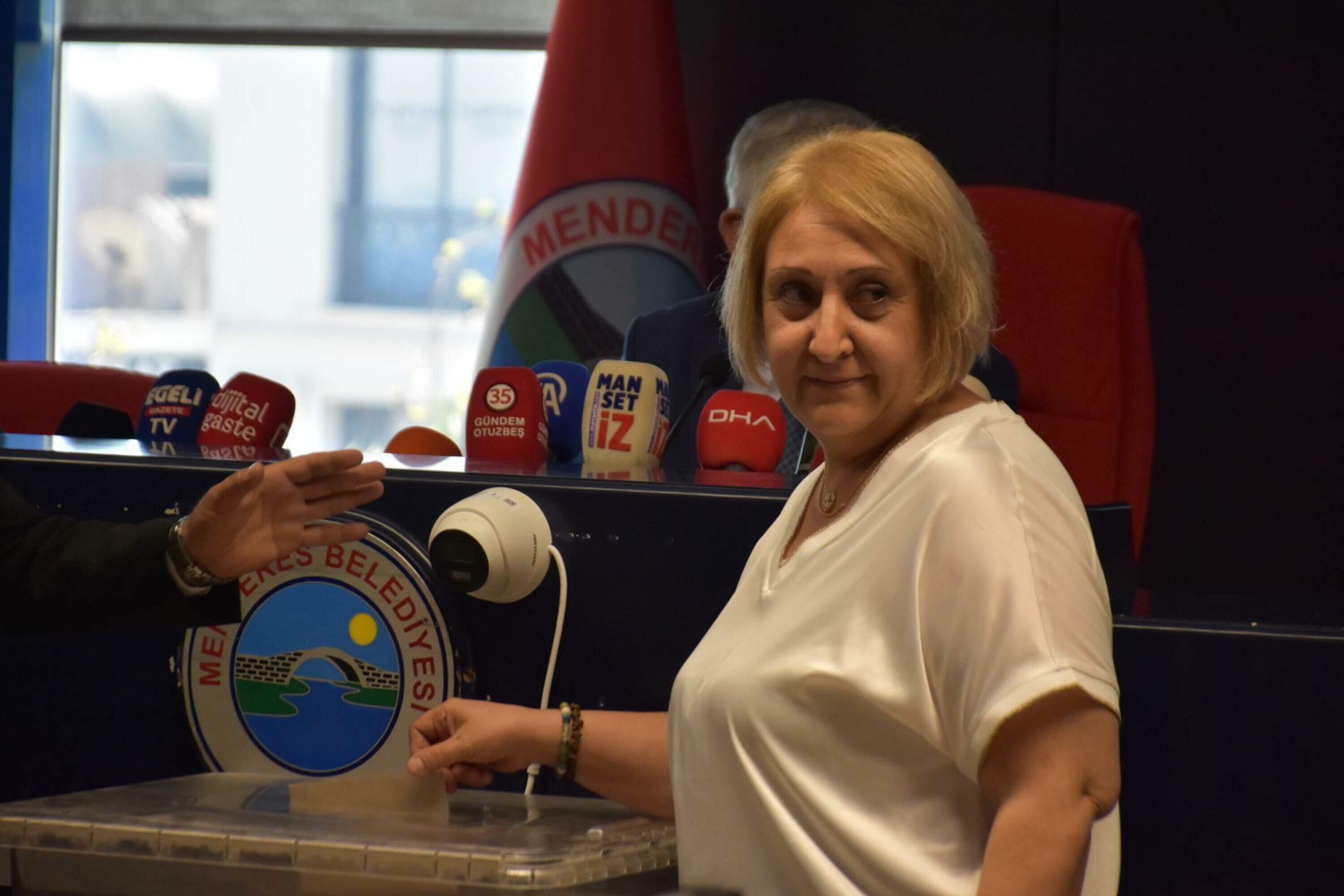 Menderes Belediyesi, AK Parti'ye geçti!