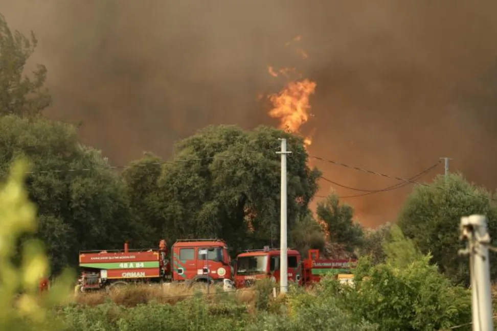 Bunu da gördük... Yangına giden araçlardan para istendi!