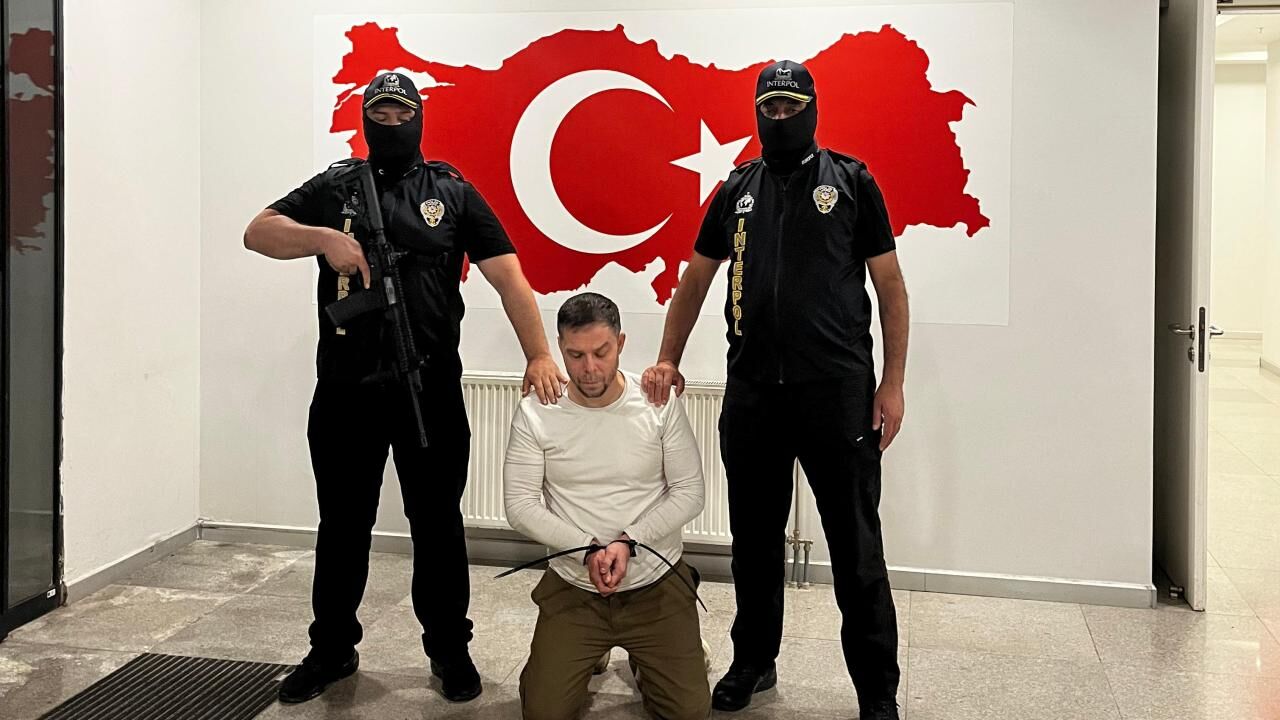İzmir'de çok sayıda dosyası vardı... Serkan Kurtuluş Türkiye'ye iade edildi!