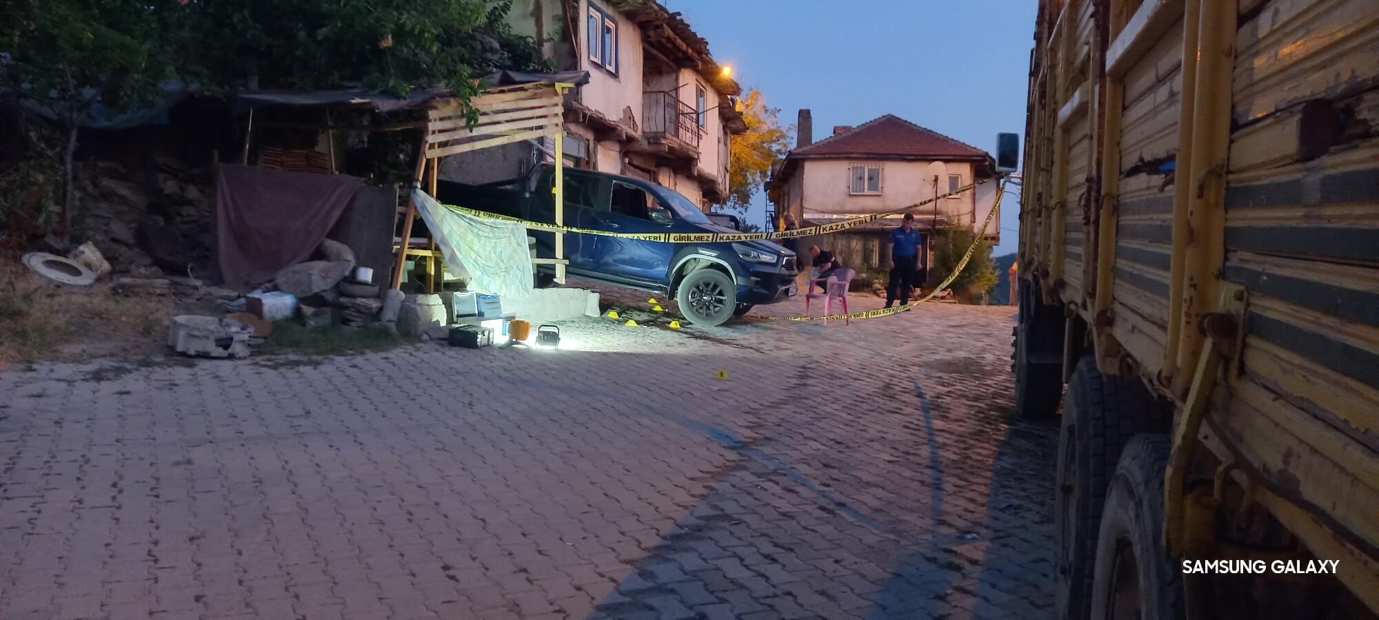 Babadan çifte infaz... Oğluyla tartışan iki kişiyi öldürdü!