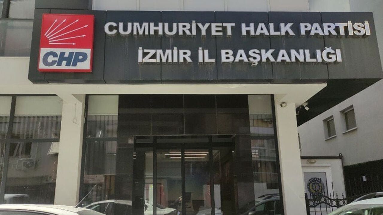 CHP İzmir'de 10 ilçeye atama: İşte yeni başkanlar!