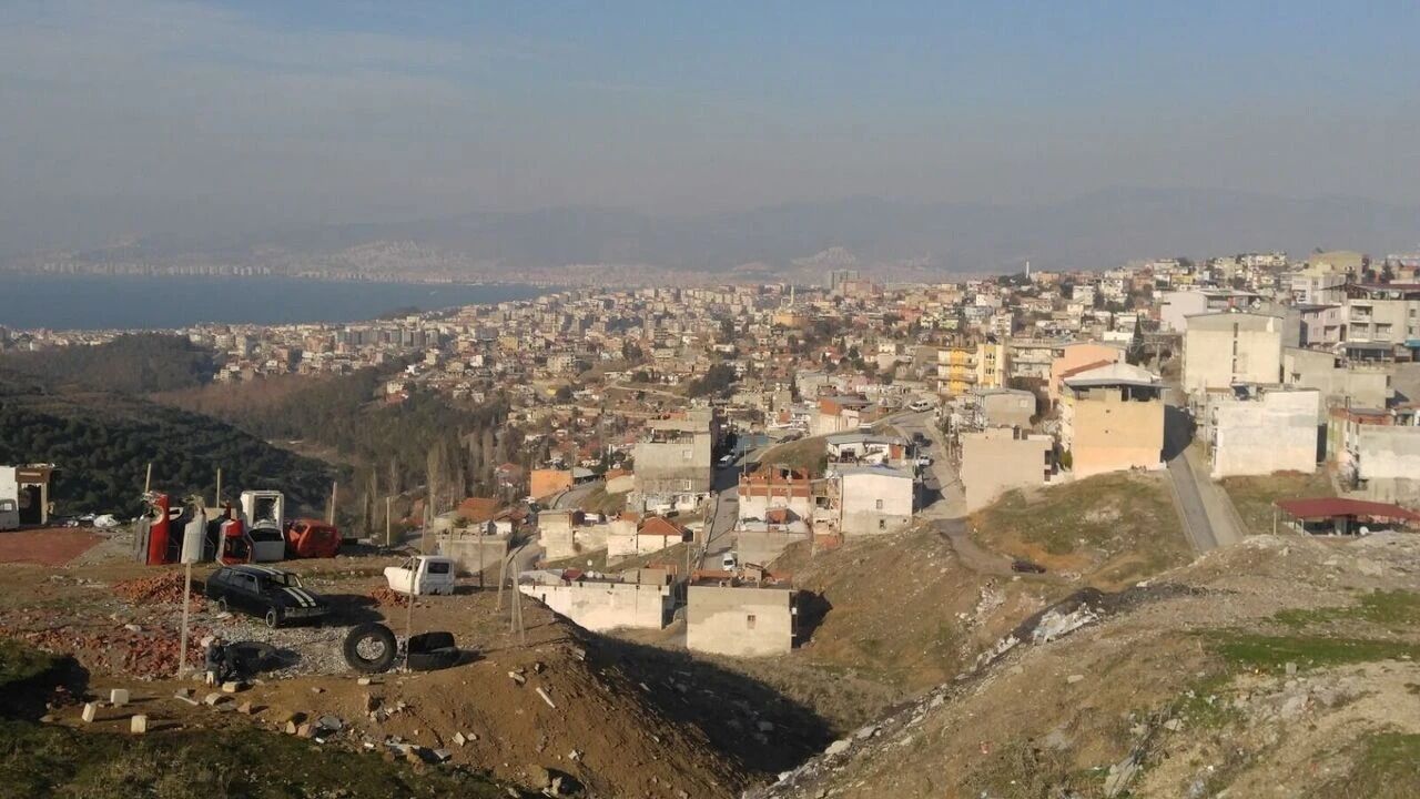 Karabağlar’da yılların bekleyişi... Vatandaş tapusunu istiyor!