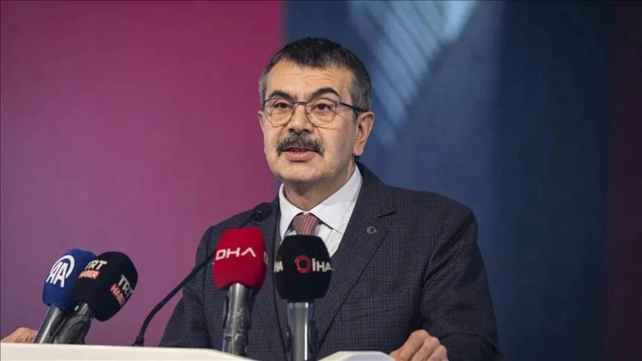 Yusuf Tekin'den serbest kıyafet açıklaması