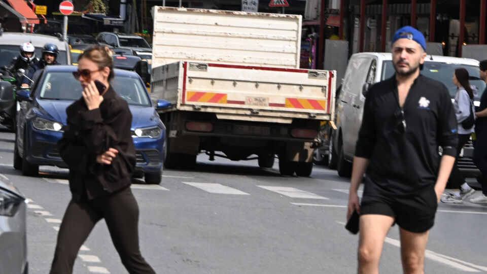 Rabia Soytürk panikleyerek yüzünü gizledi!