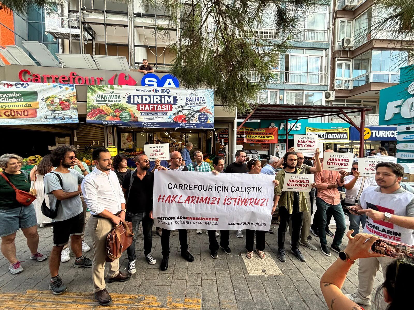 İzmir'de CarrefourSA işçilerinden eylem!