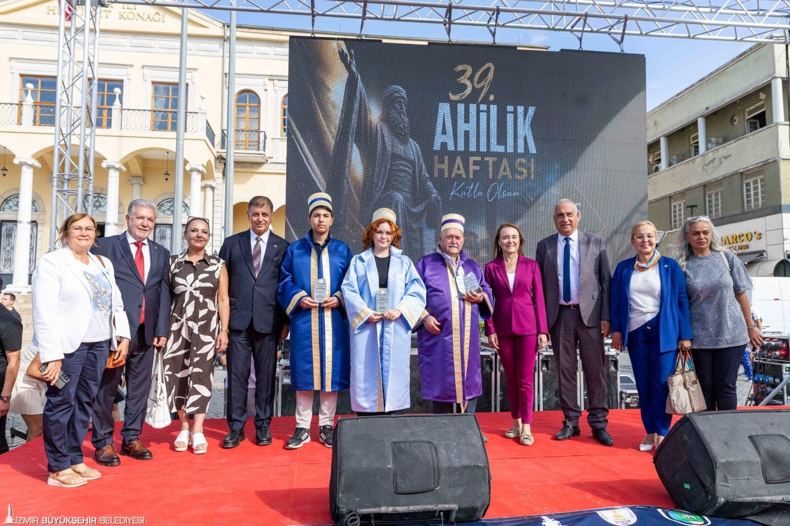 İzmir'de yılın ahisi belli oldu