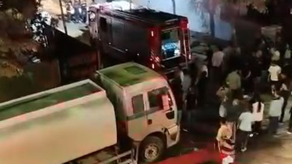 Kentsel dönüşüm için yıkılan binada çökme yaşandı, 2 kişi yaralandı