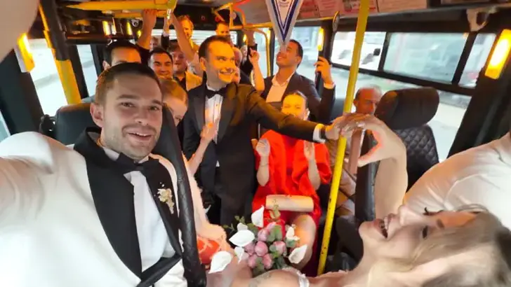 Dolmuş, gelin arabası oldu!