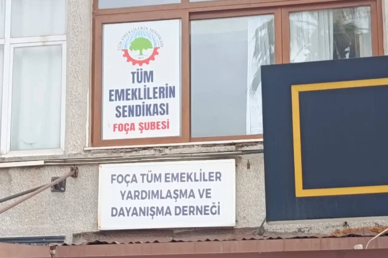 AK Parti'ye geçti, sendikaya 'boşaltın' dedi!