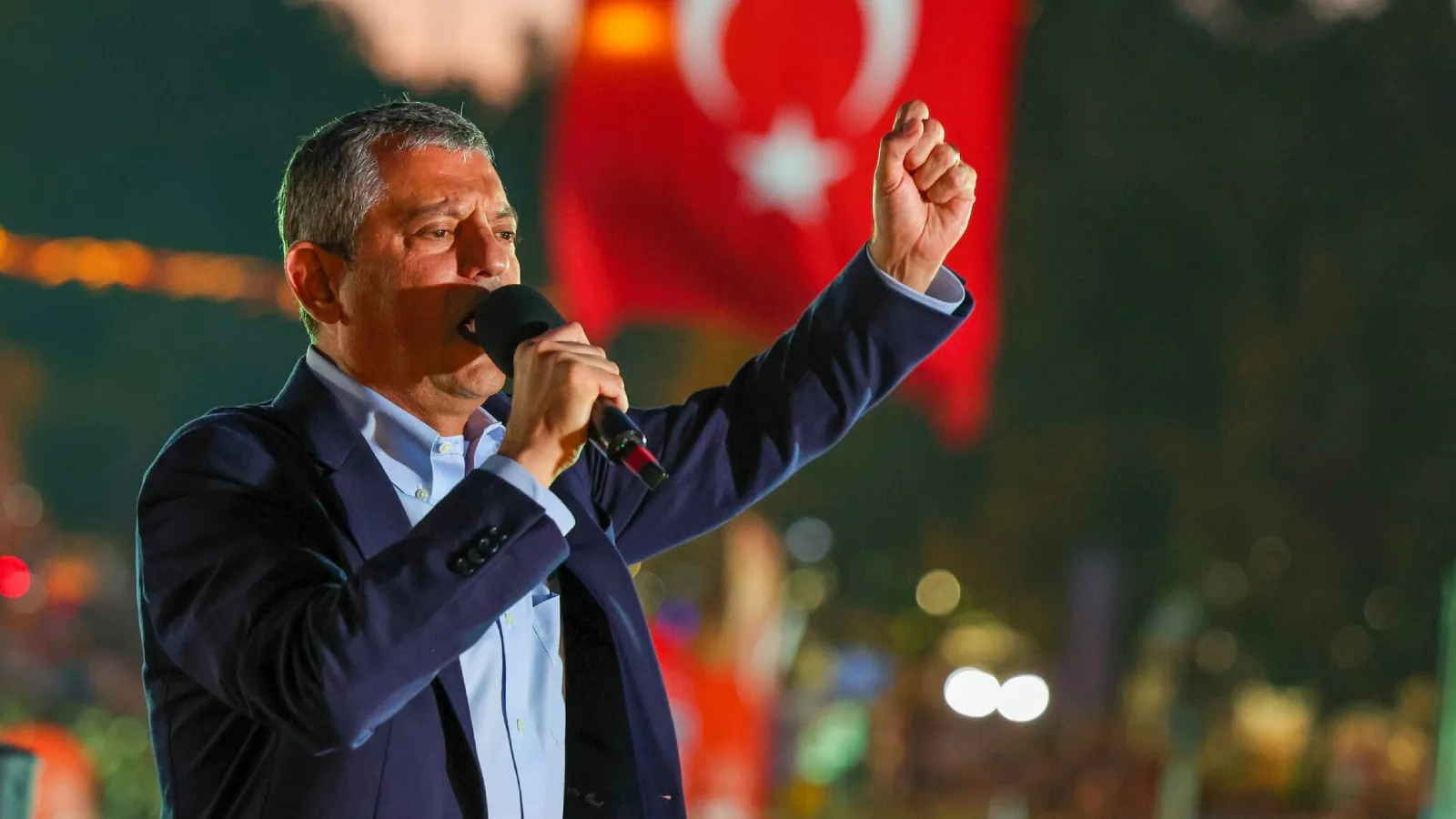 Özgür Özel'den telefon vergilerine tepki