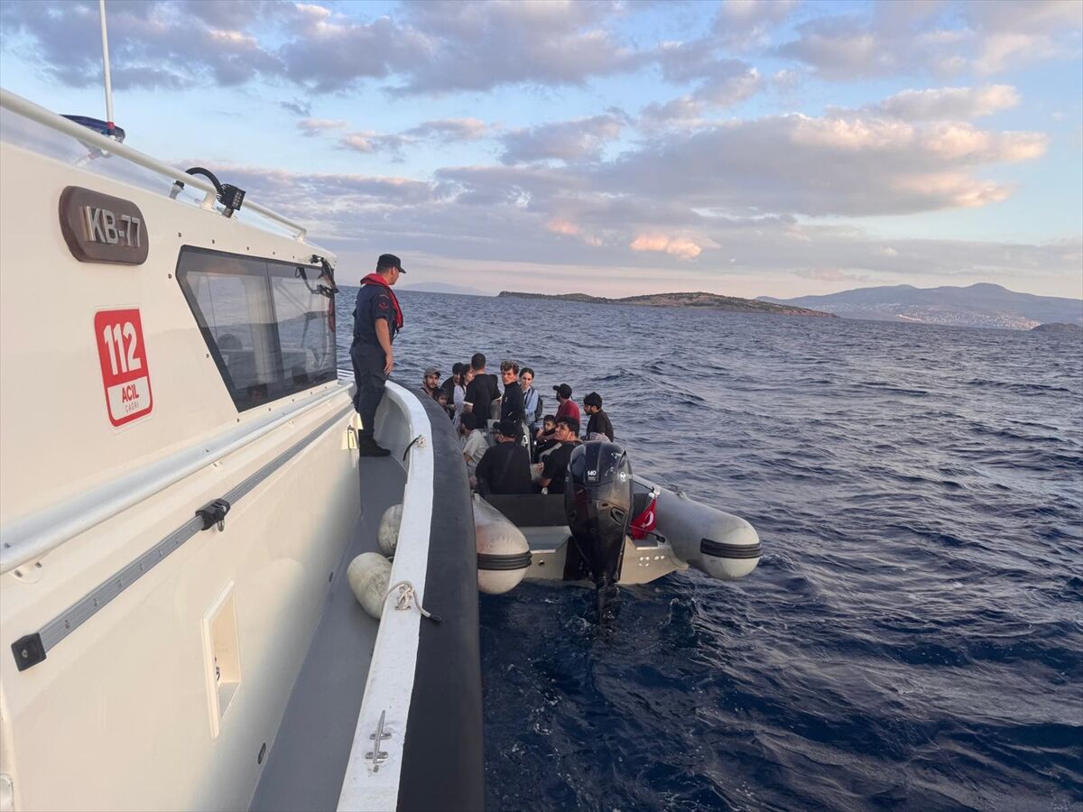Sahil Güvenlik fark etti: 19 düzensiz göçmen yakalandı