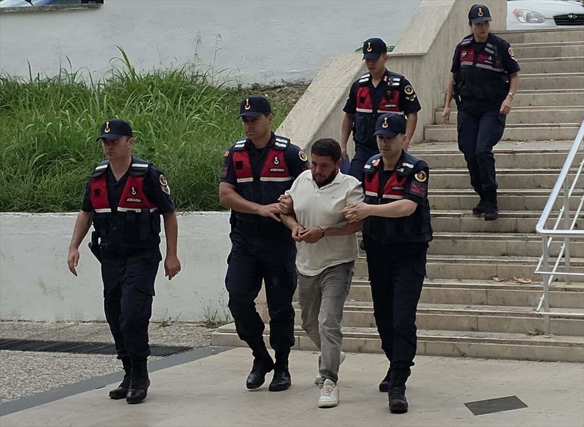 Av tüfeğiyle 1 kişiyi öldürüp, 1 kişiyi yaraladığı iddiasıyla yakalanan zanlı tutuklandı