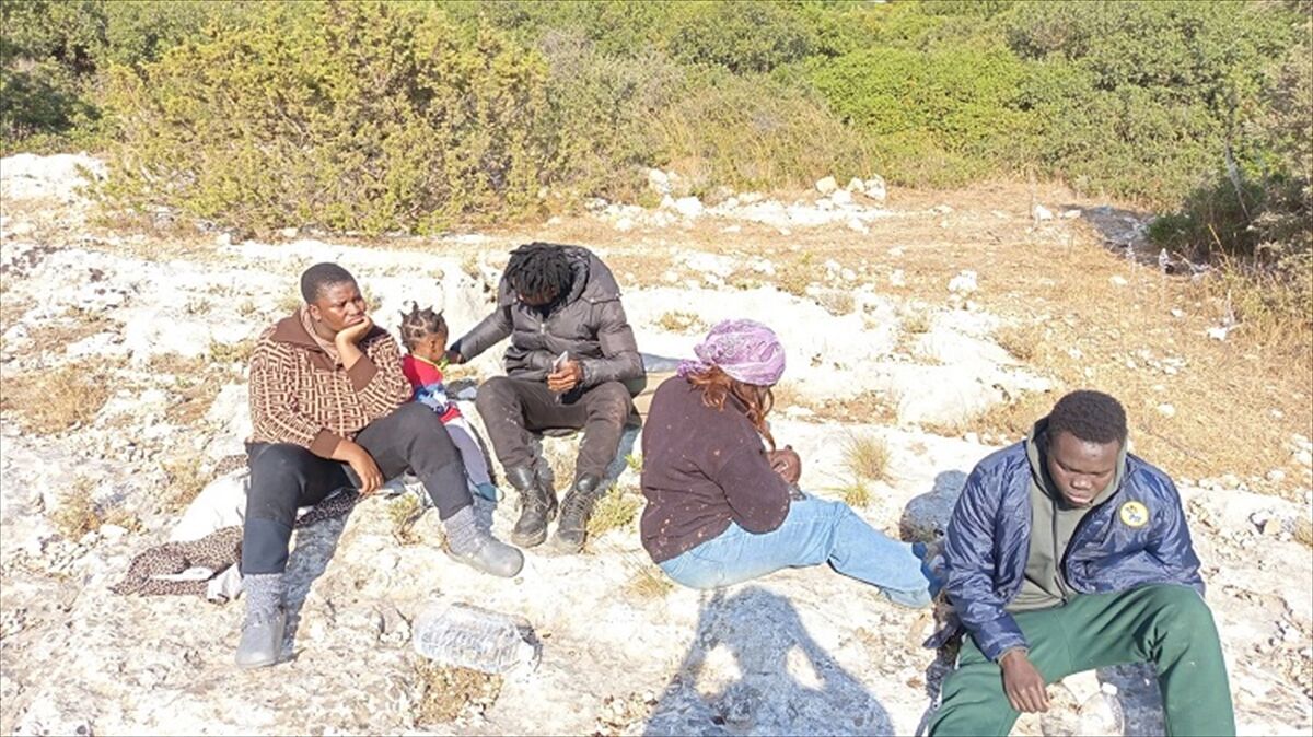 İzmir'de 9 düzensiz göçmen yakalandı