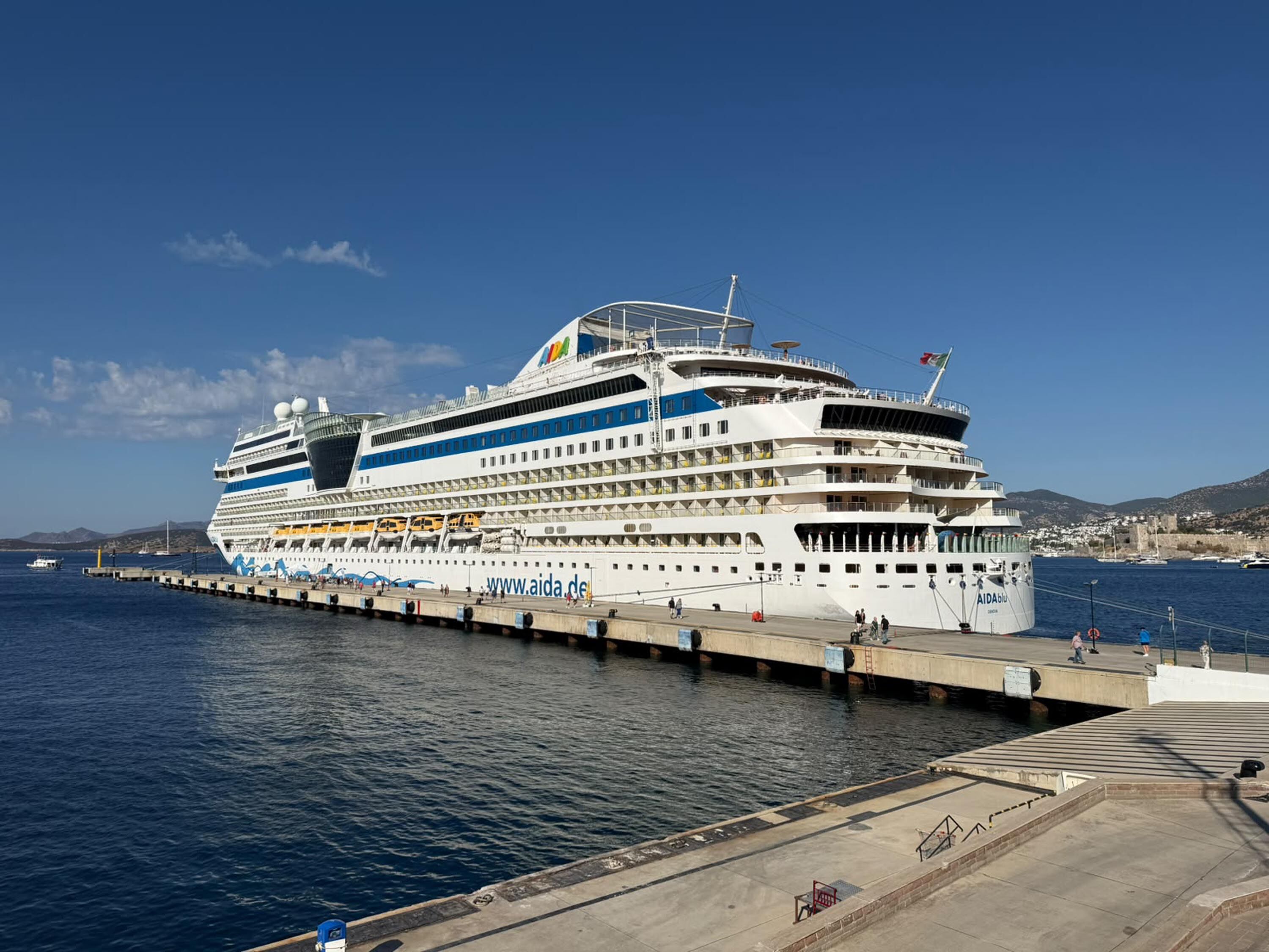 Bodrum’a deniz yoluyla 2 bin 243 turist geldi