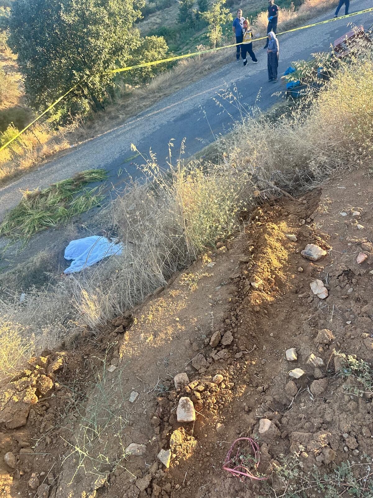 Devrilen Traktorun Altinda Kalarak Hayat 1506289 448158 (1)