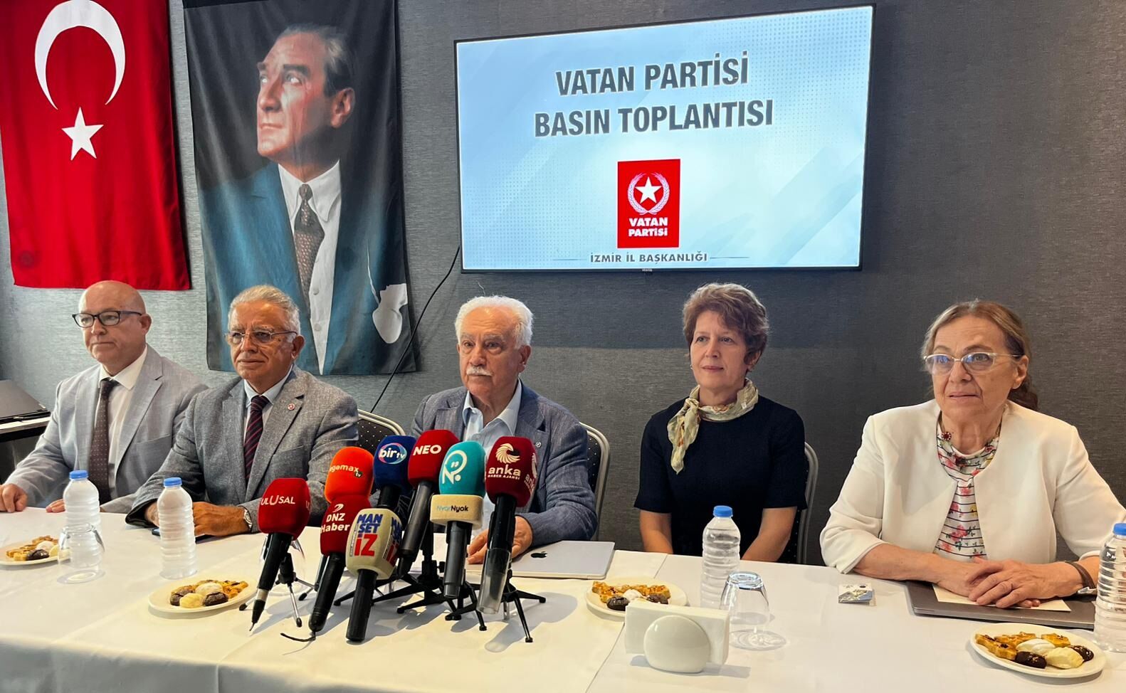 Doğu Perinçek Izmir