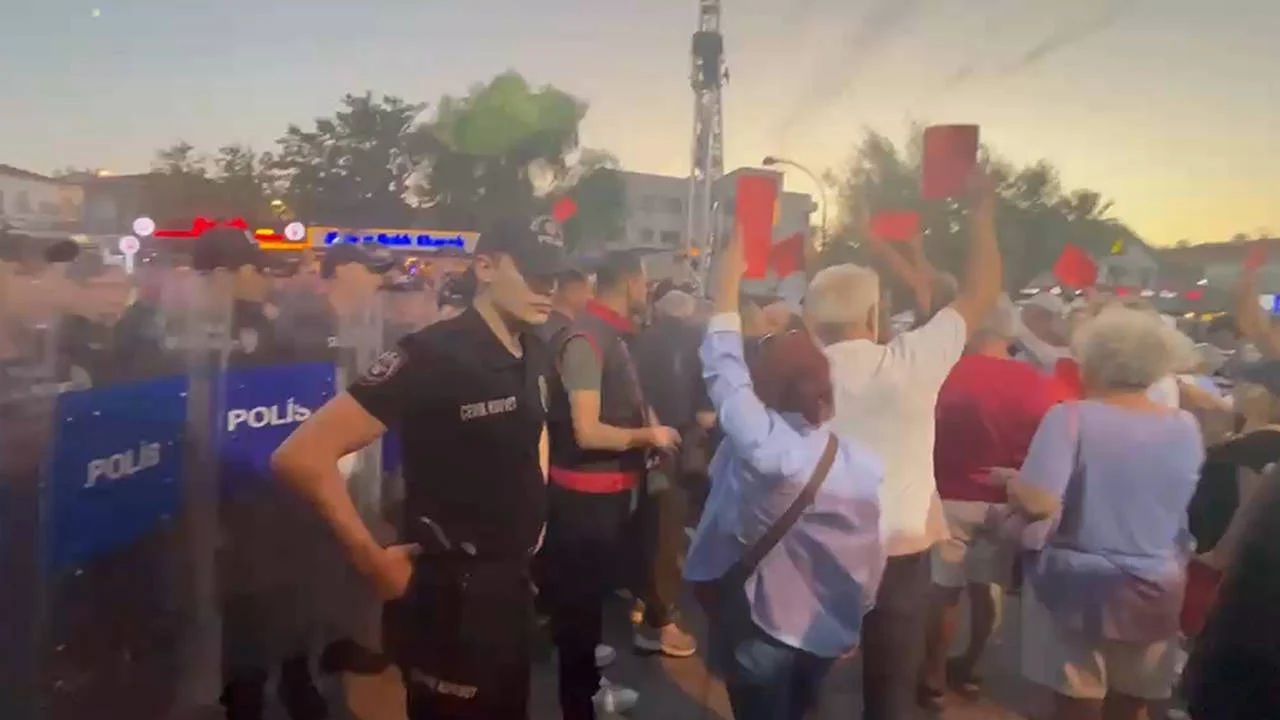 AK Parti'ye geçen Başkan Fıçı'ya protesto!