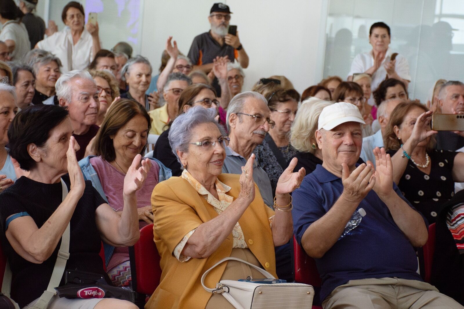 Karşıyaka’da Alzheimer’la yaşam konuşuldu