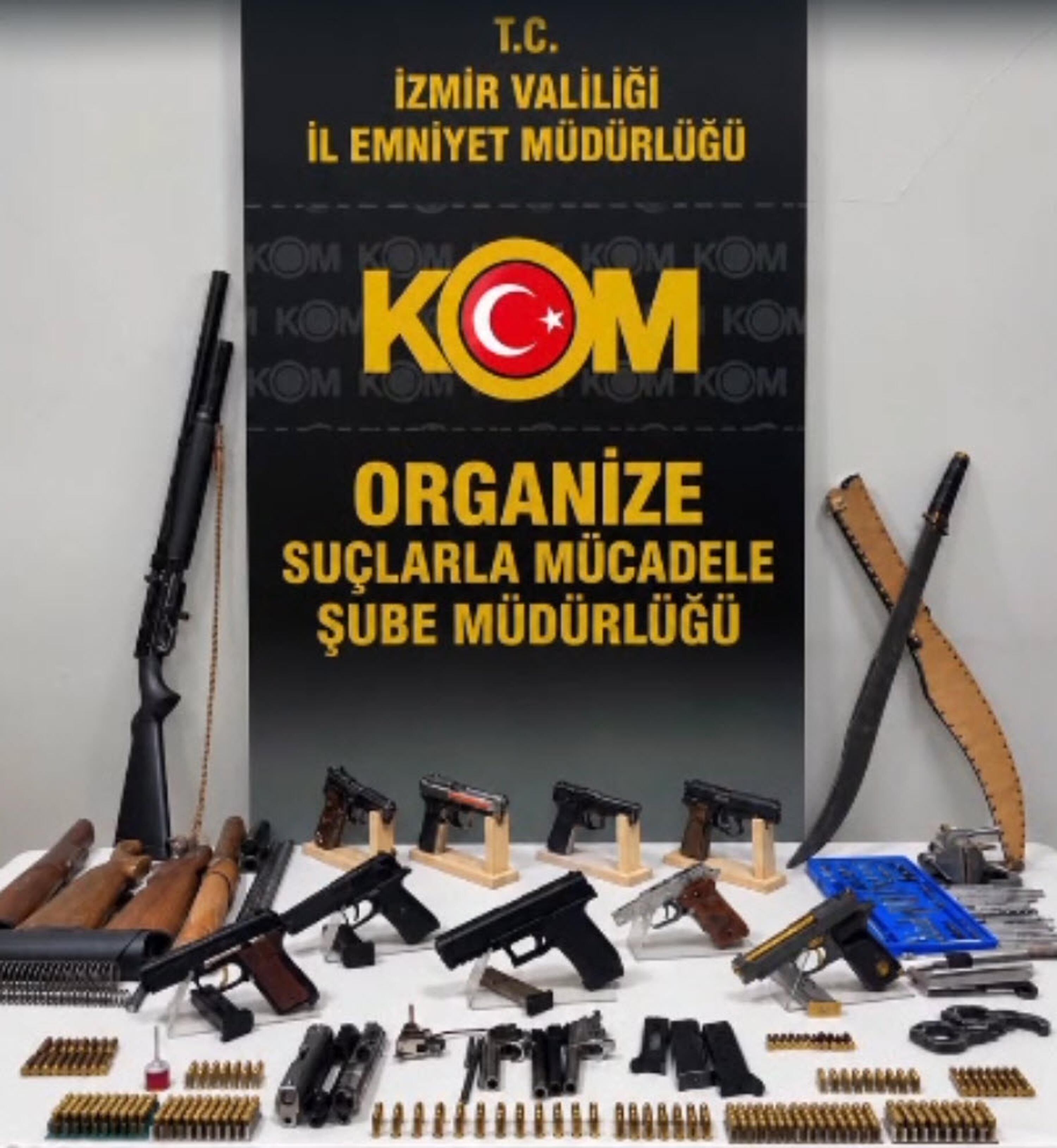 Izmirde Sokaklar Guvende Operasyonuna 1504912 447704 (2)