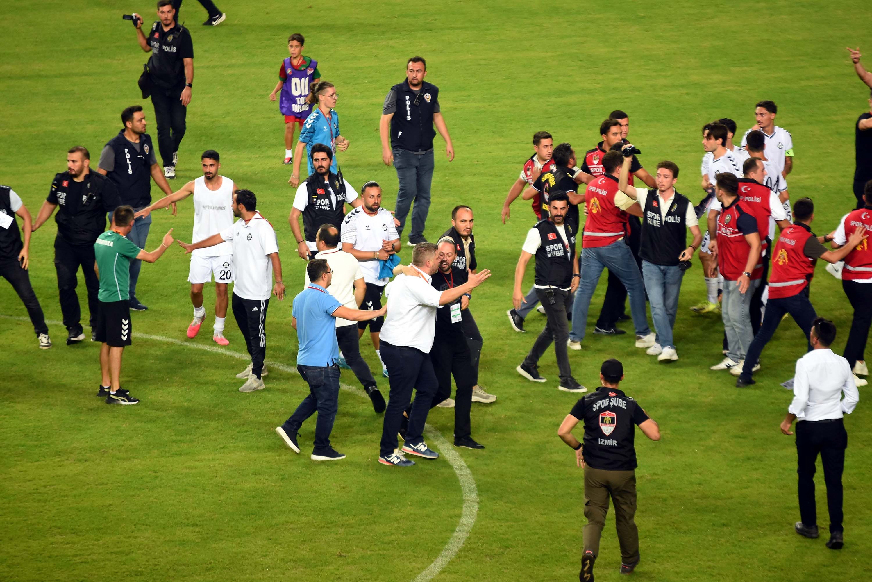 Derbi sonrası bayrak gerilimi!