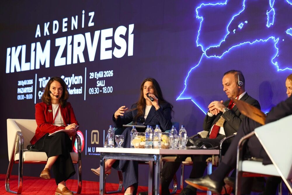Lâl Denizli, Akdeniz İklim Zirvesi’nde Çeşme’nin Iklim Politikalarını Anlattıphoto 2026 09 28 14 11 10