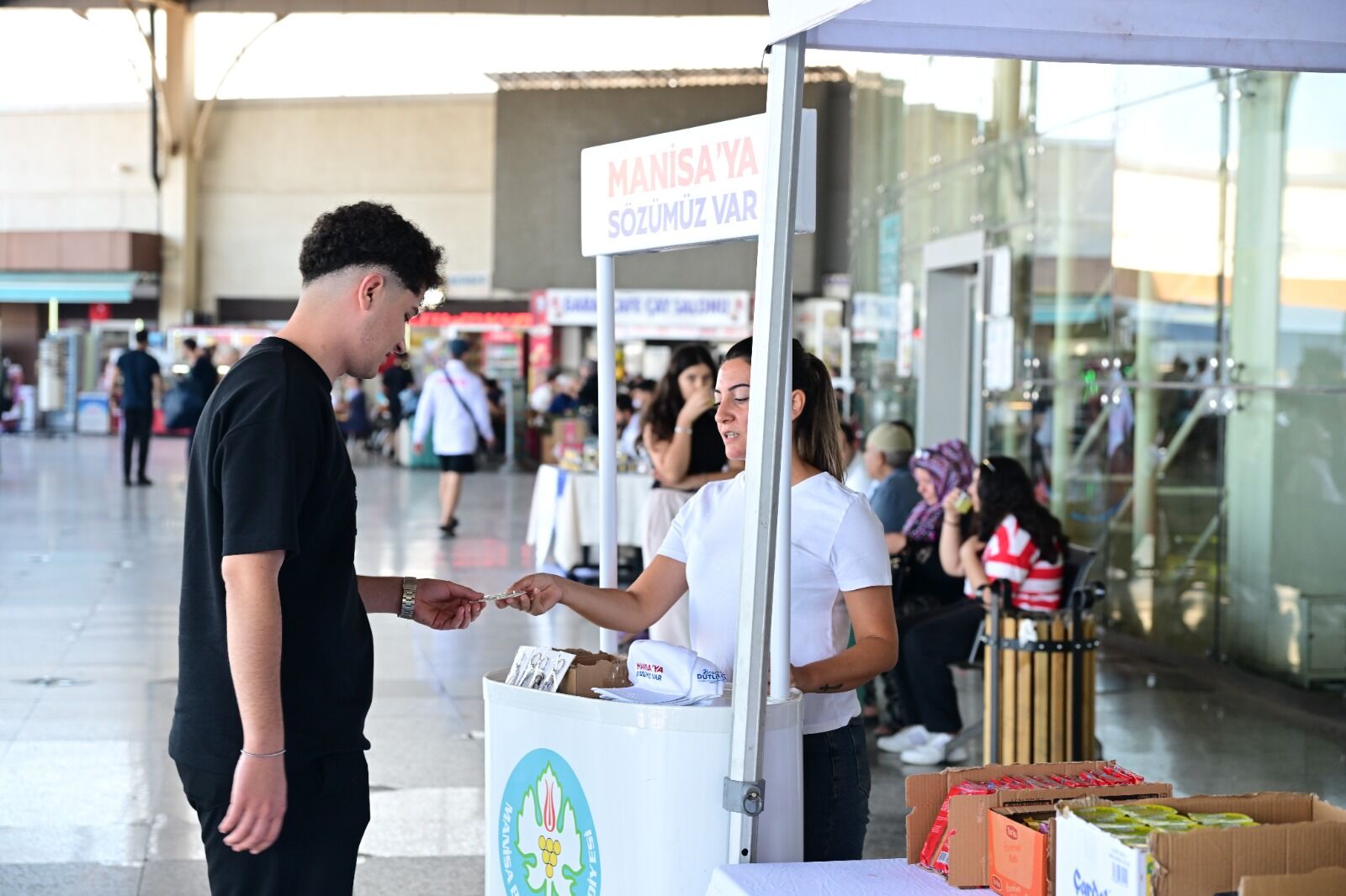 Manisa Büyükşehir Belediyesi’nden Öğrencilere Hoş Geldin Karşılaması (8)