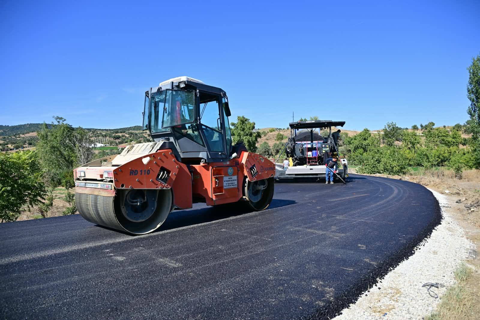 Manisa Büyükşehir, Sarıgöl’de 6 kilometrelik yolu sıcak asfaltla buluşturuyor