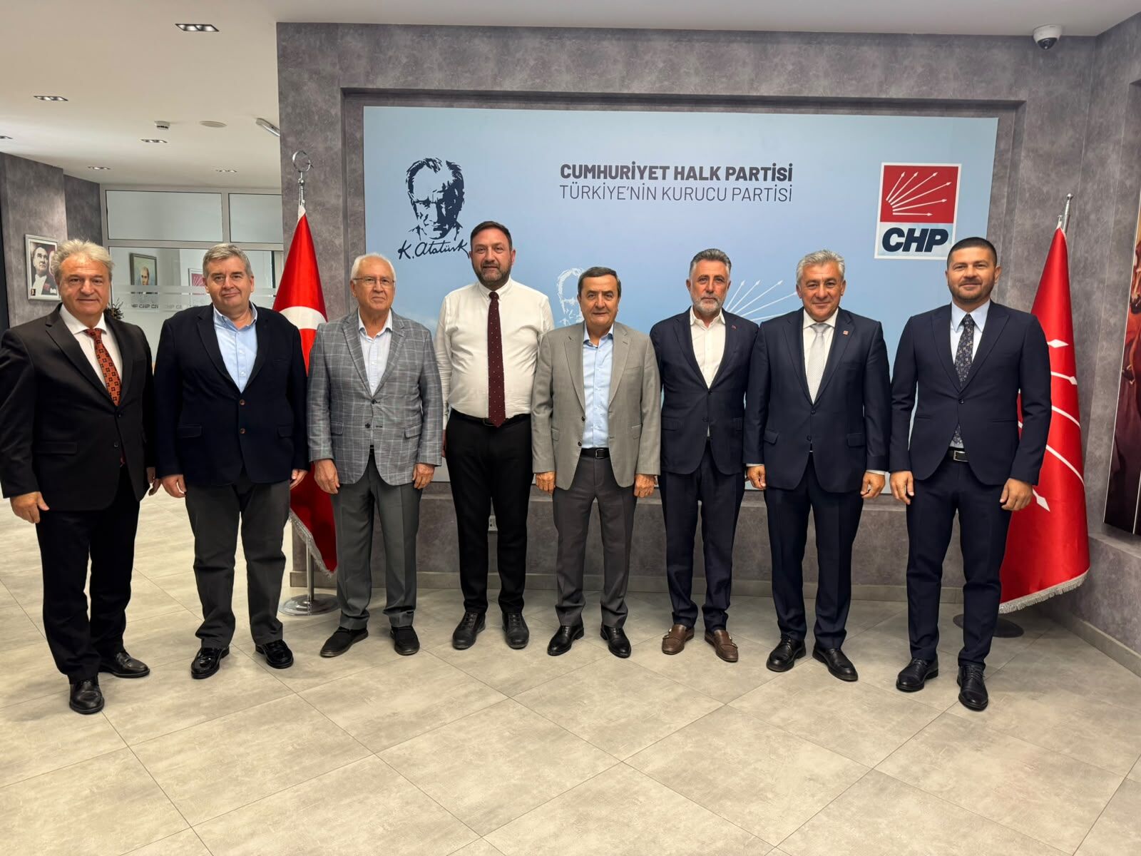 CHP İzmir’de eski başkanlar sahaya iniyor: 30 ilçede seferberlik