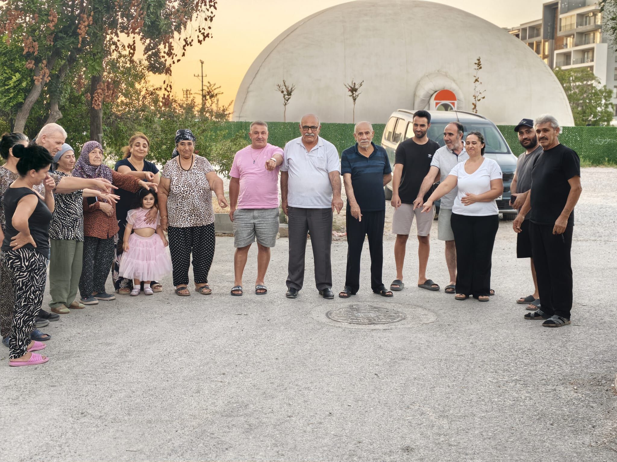 Çiğli’de 2,5 yıllık çile: “Atıklar yatak odalarına kadar ulaşıyor”