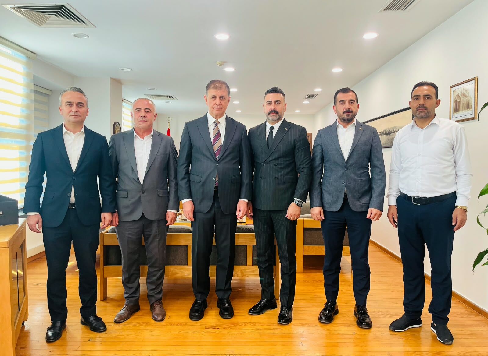 AK Parti'ye geçeceği iddia edilen Tugay, Hak-İş'le buluştu: "Yetki alırsanız memnuniyet duyarım"
