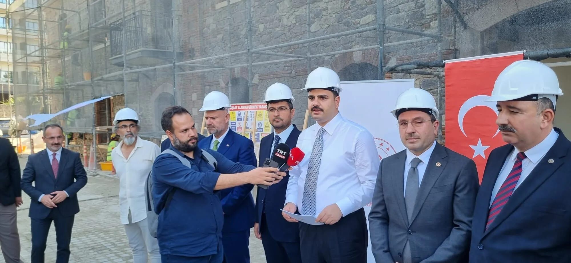 İnan'dan Un Fabrikası'nda mesajlar: Özgür Özel özür dilemeli!