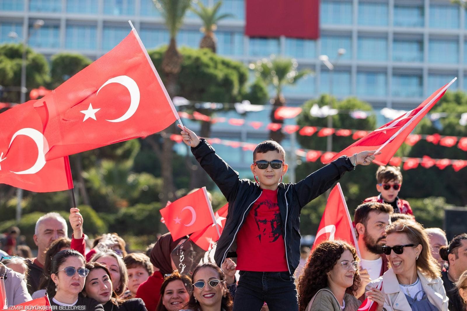 İzmir'de Cumhuriyet coşkusu... İşte saat saat 29 Ekim programı!