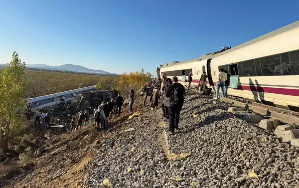 İspanya’da tren faciası: En az 39 kişi hayatını kaybetti