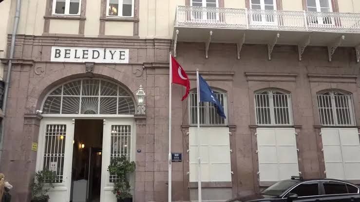 İzmir'de bir belediye daha bağımsıza geçti!