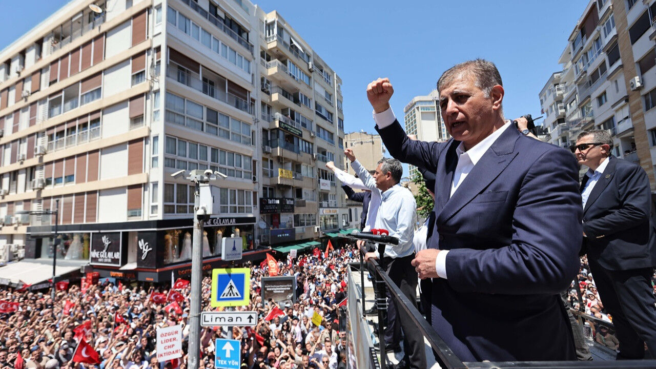 Izmir Buyuksehir Belediye Baskani Cemil Tugay Chpden Istifa Etti Zwtt