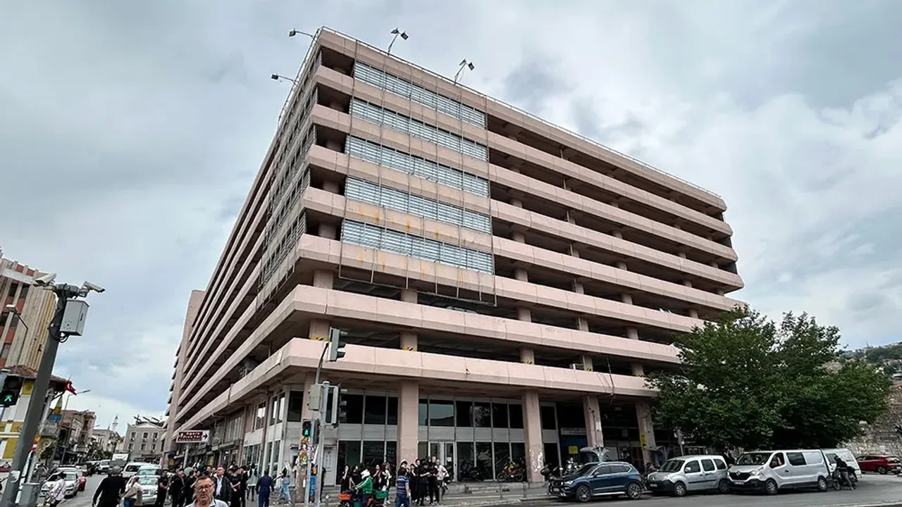 Tugay, AK Parti'ye geçti, kavga bitti: Otopark için karar!