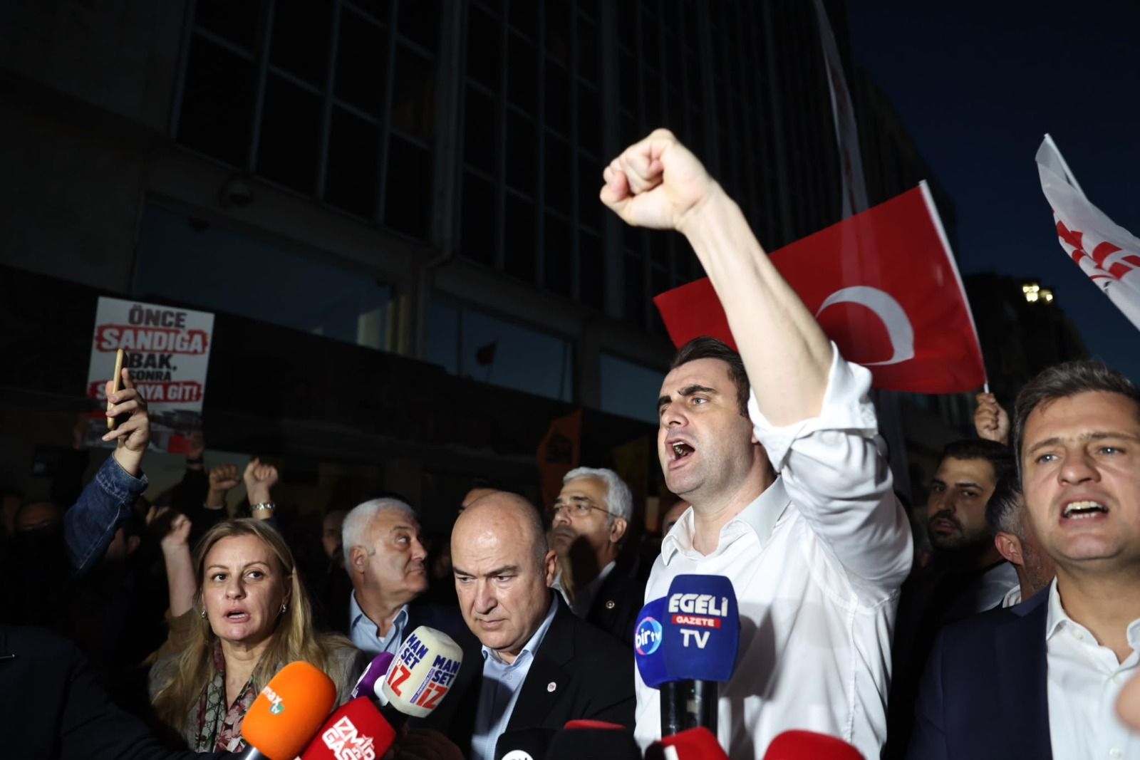 İlçe başkanlarından Güç'e destek deklarasyonu: Eski mevziler değil, yeni ufuklar!