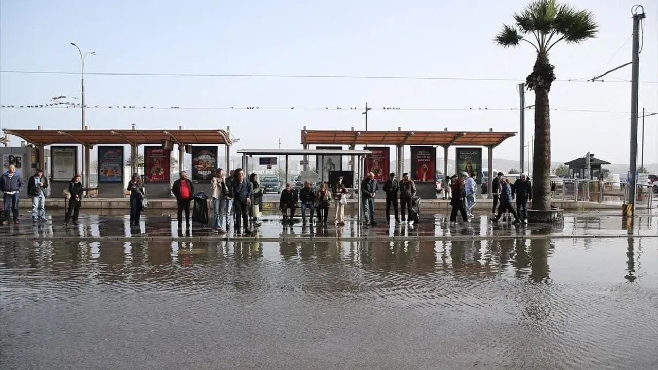 İzmir Valiliği uyardı: Sel ve su baskını riski!